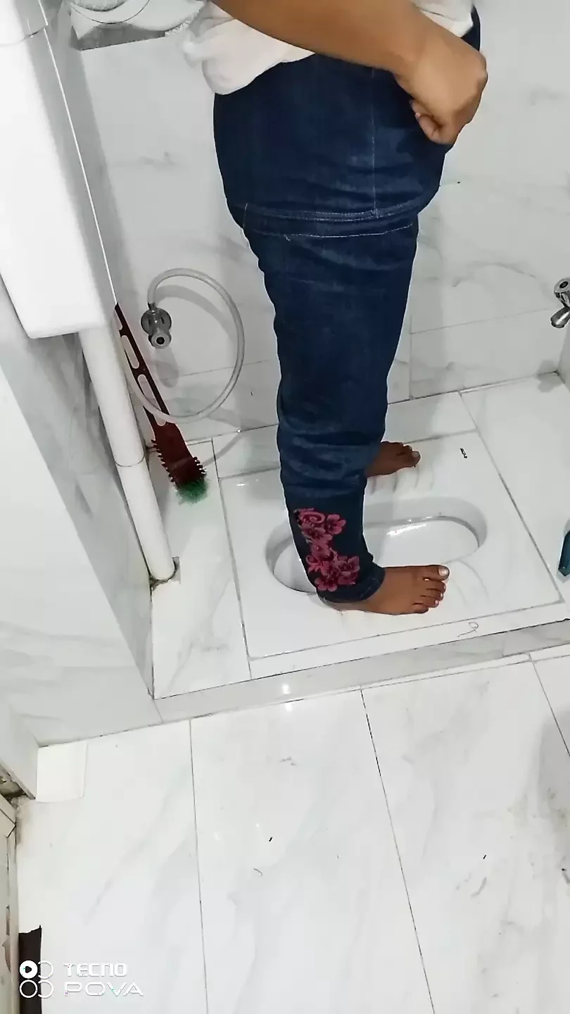 Sexy marned wife taught har teenage brother in law Hinw to do saa