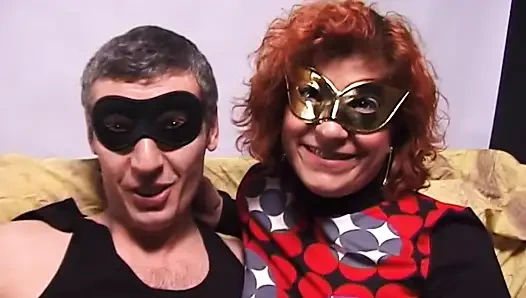 Garip amatör çift kamera önünde sikişiyor