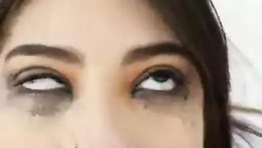 Aptal yüze boşalma