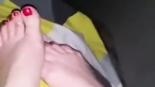 Exibindo meus pezinhos esmaltados