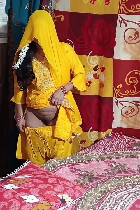 Hintçe sesli Hintli kadın edepsizce konuşuyor