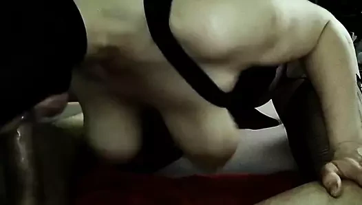 emme ve asılı memeler