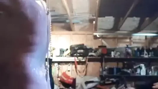 Garajda çırpılmış