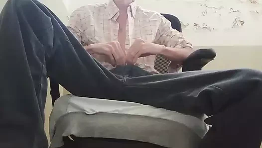 Ofis çalışanı Esteban döl 4u