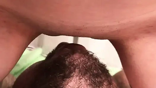 Çok hızlı boşalıyorsan yap. Ona orgazm yaşat.