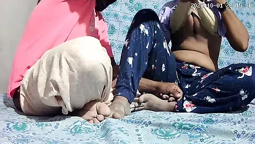 Hintli anne ve baba domaltarak seks yapıyor 2755