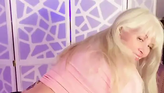 Gentle and Sensual MILF Dommy Rose