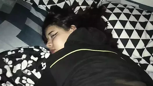 Güzel latin sıska üvey erkek kardeşinin yarağına biniyor - İspanyolca porno