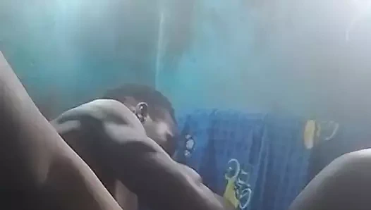 Büyük memeli büyük bir kızı sikiyor