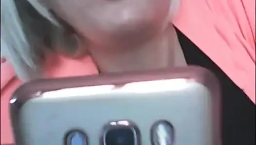 Arkadaşım Nicoletta Embassi'ye yemin ediyorum, sana göğüslerimi gösteriyorum ve gerçekten kabaca konuşuyorum. Biz iki yaramaz arkadaşız