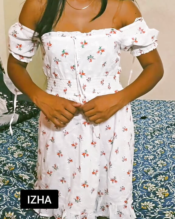 Bölüm 5 İzha Kerala Mallu ateşli evli kadın, göğüslerini ve meme uçlarını gösteriyor