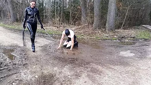 Publich femdom çamurlu