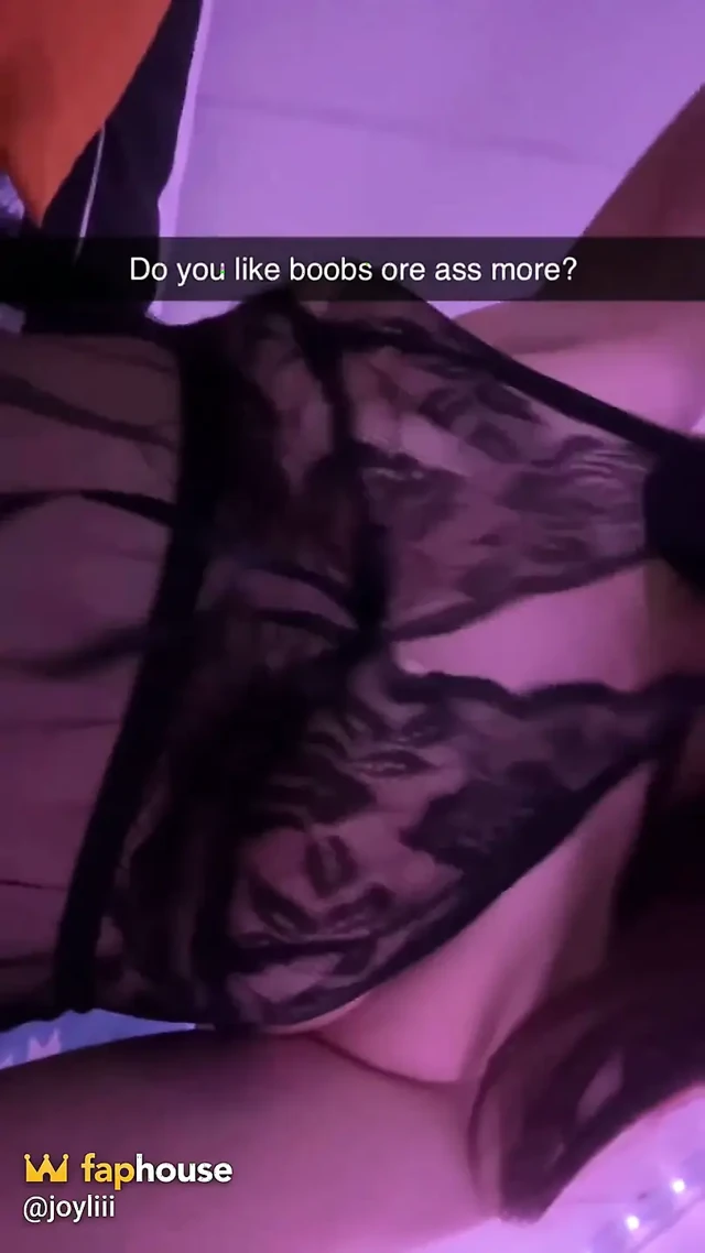 Joyliii Bir Yabancıyla Bir Snap Seansı Yapıyor