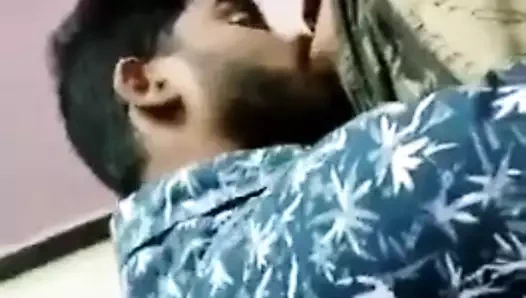 Eşcinsel meme emiyor