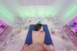 Seksi Whitney Wright dölümü yiyor