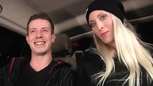 Sarışın Otobüste Sert Sikiliyor