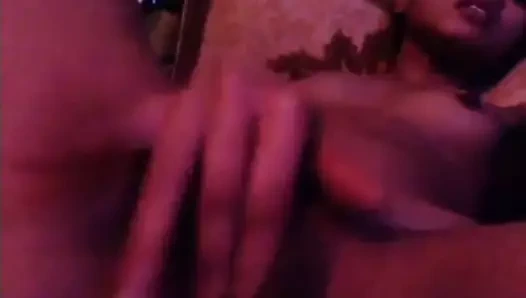 Endonezyalı Müslüman kız dün gece skype'ta benimle