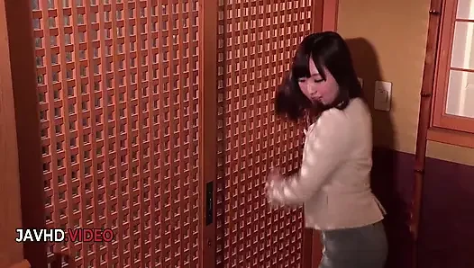 Reina Takayama'nın yoğun sakso çekmesi dölleme ile vahşi sert sekse yol açıyor