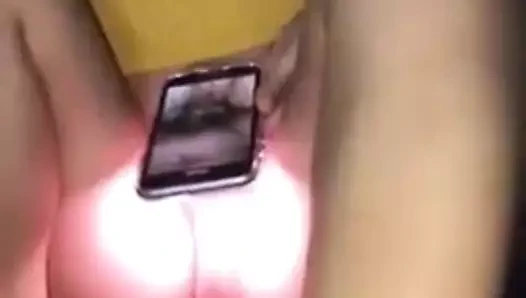 Kocası gelmeden karısını yatağında yemek