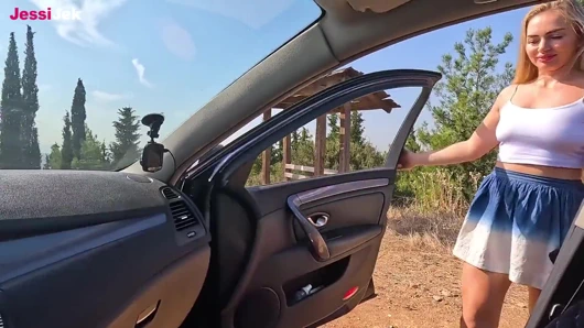 Sahte taksi adamı beni oral seks yapıyor ve büyük yarak götümü ve amımı sikiyor