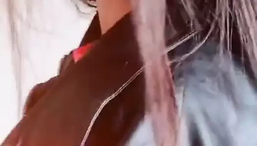 Ishee manisha sıcak