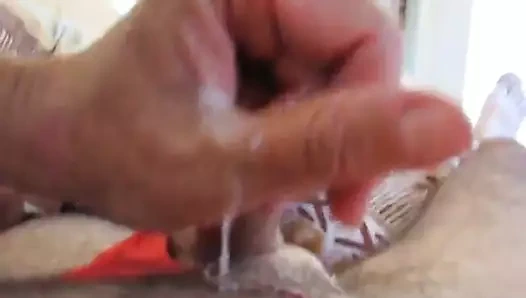 j'ejacule dans la main de sylvie