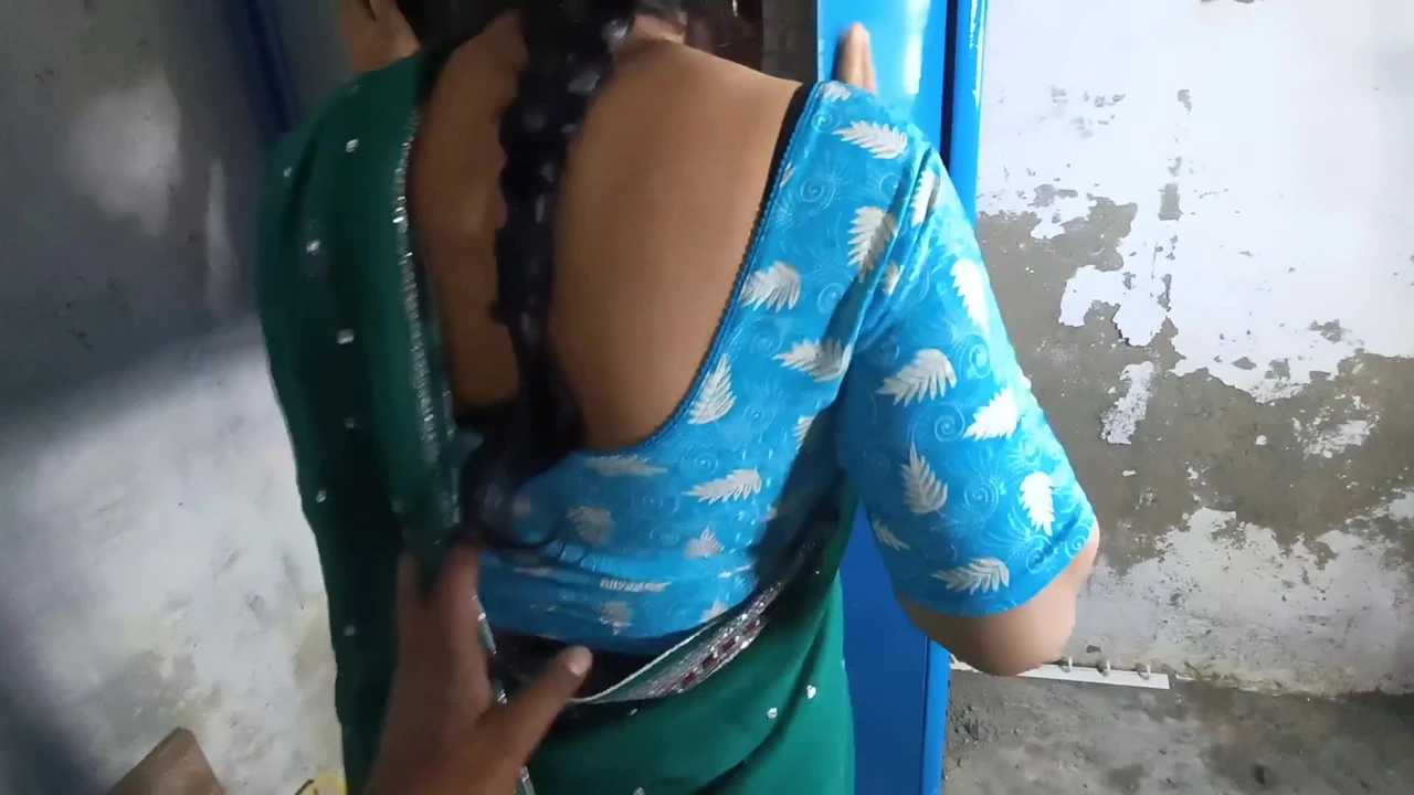 Bahut khoobsurat bhabhi mayke Jane se pehle apne devar se sex kart hai saaf Hindi awaj me .