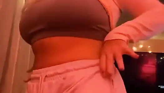 Hareketlerini yavaşlat, işte bu. güzel ve yavaş. Şimdi seni gerçekten hissediyorum. Şimdi git d e e p e e r mmmmmmm evet