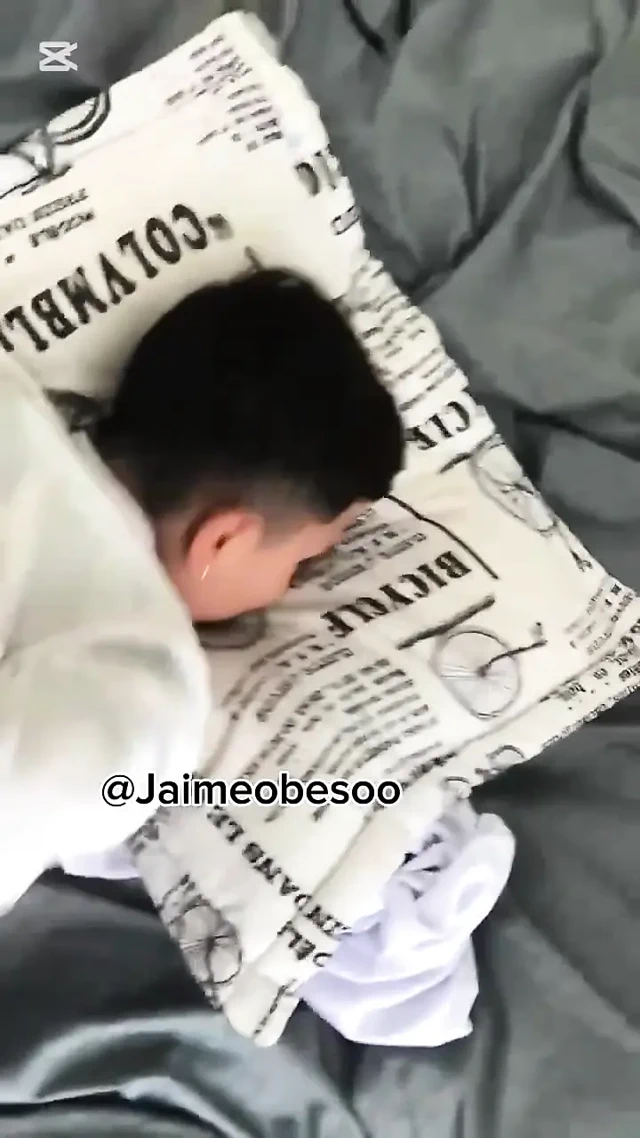 Chicken eating cock for the first time from Venezuelan