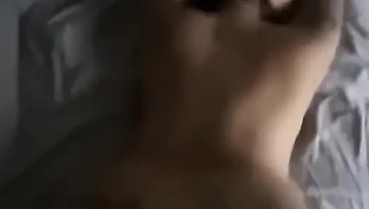 Olgun Venezuelalı kondomsuz bir müşteriyi yedi lol