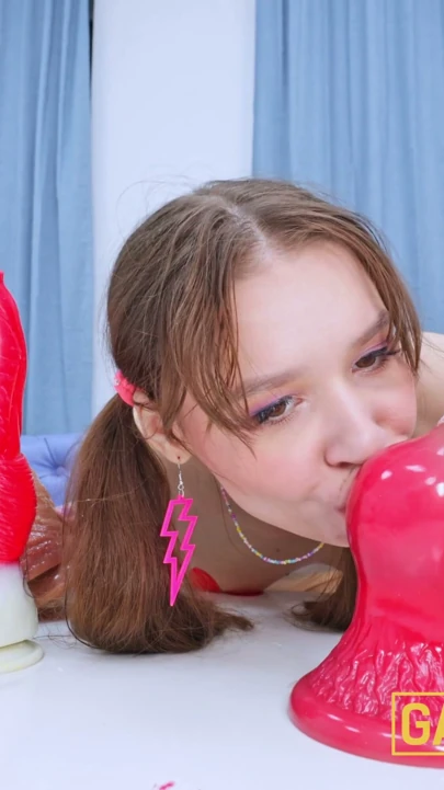 Kitty Doll88 Acımasız Çift Derin Boğaz Alıyor | Klip 1