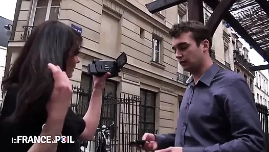 Ateşli esmer azgın genç yarakla seks kaseti yapıyor