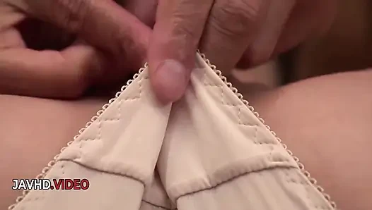 Maya Kato ateşli Japon oral seks deneyimi yaşatıyor