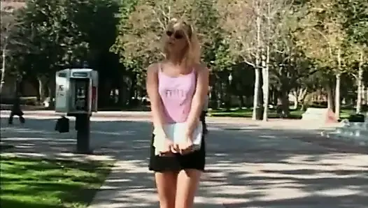 Büyük memeli sarışın öpüşüyor, amcık sikiyor büyük yarak emiyor