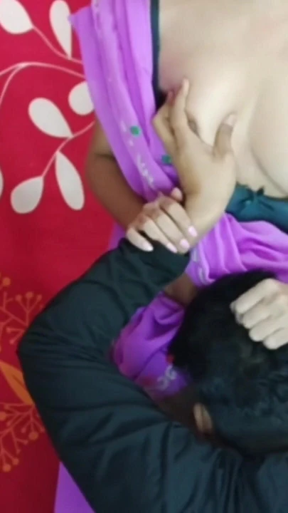 Hintli desi saara, üvey kardeşi tarafından ona gerçek orgazmı öğretmesi önerildi. net hintçe konuşma | Klip 1