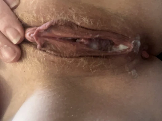 Güzel amcık yerleri fışkırtarak sırılsıklam yapıyor