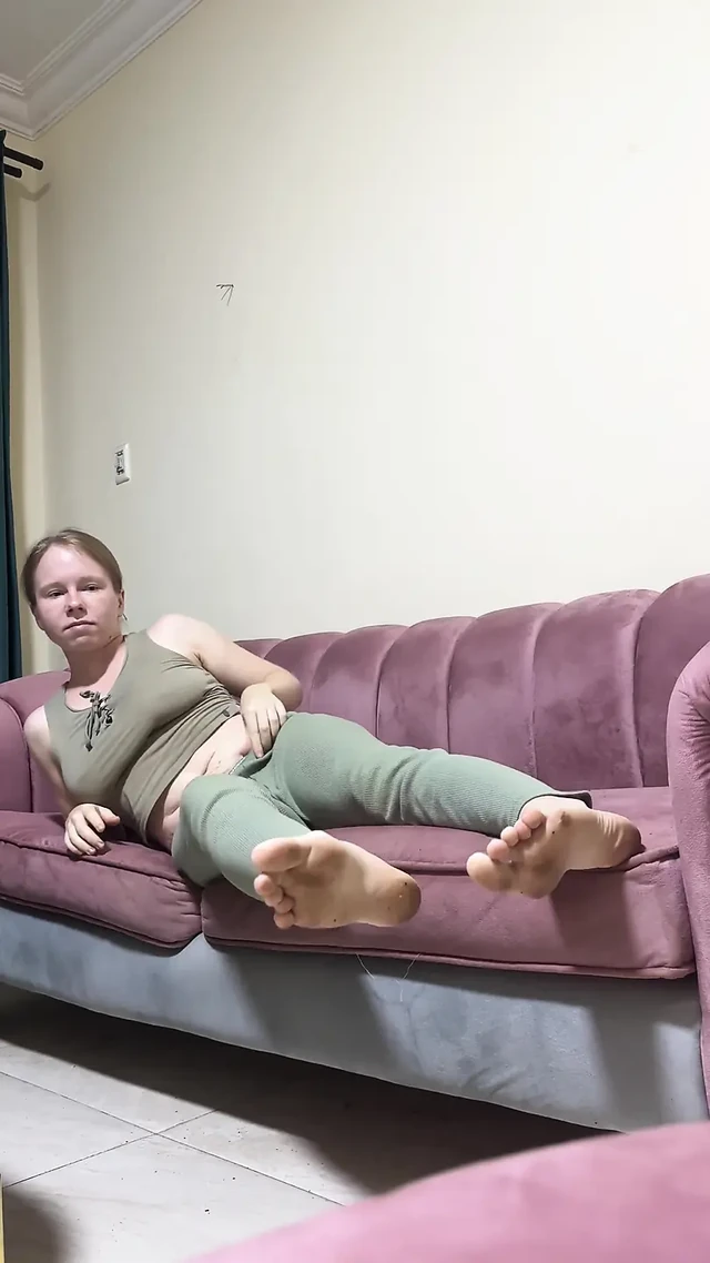 Смотрите горячее порно и мастурбируйте под него