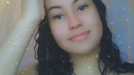 Sabrina se exibindo no banheiro