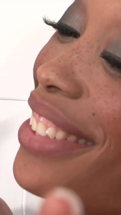 Обязательный для обмена момент из "Кримпай тинки с бритой киской для юной"