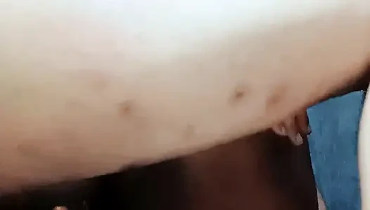 Desi boudi banyoda hizmetçiyi sikiyor xxx