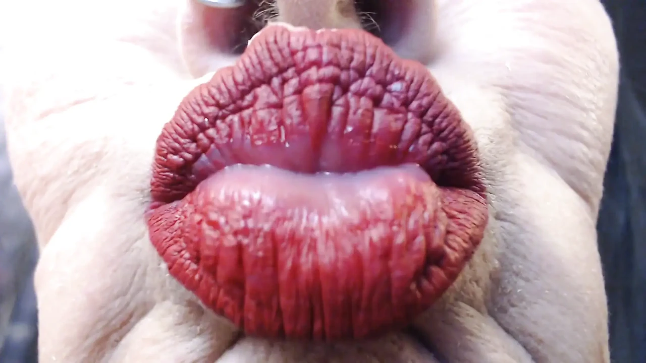 Super duck closeup lipstick red matte