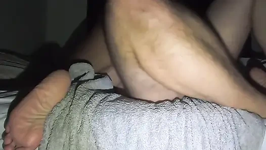 Gerçek ev yapımı İngiliz çift - yarağa biniyor ve fışkırtıyor