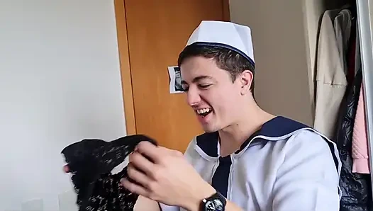 Tanrıça Kiffa ve kadın denizci iş arkadaşını sikiyor