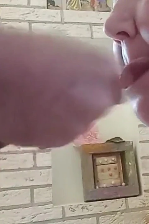 Kayınvalidenin ateşli ağzı yarağımı emiyor ve taşaklarına yutuyor