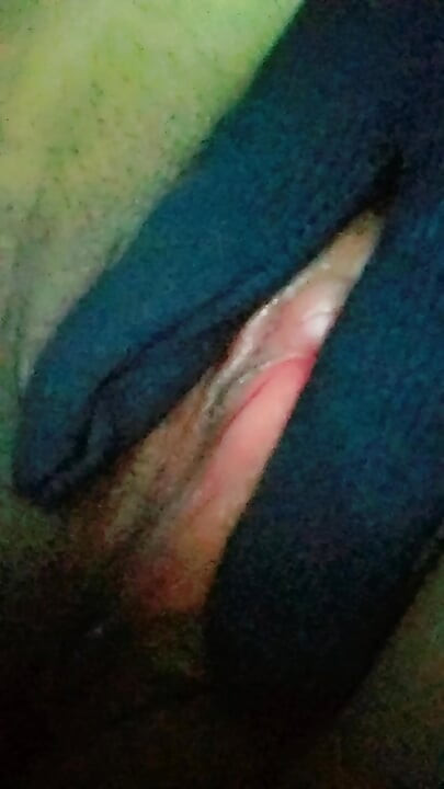Seksi amcığımı parmaklarken zevk alıyorum