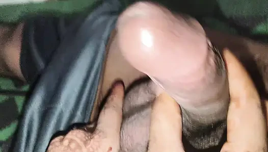 Kız arkadaşla yatak odasında oral seks