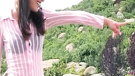 Seksi genç kız Taylor Rayne anal açık havada üçlü sekste sikiliyor