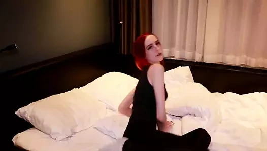 NORWEGIAN - Busty Redhead suger og grov lidenskapelig sex et