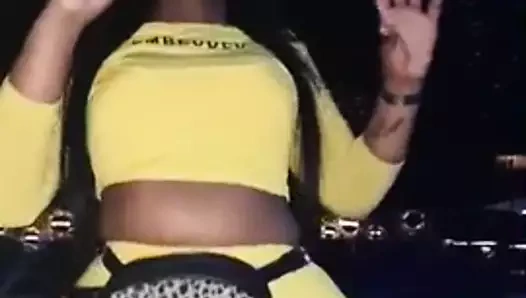 Bu gece onu neyin beklediğini hatırladığında...