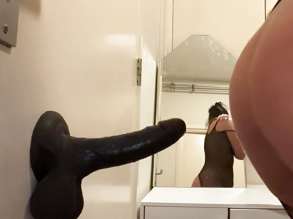 Kıçıma dildo sokup oyna
